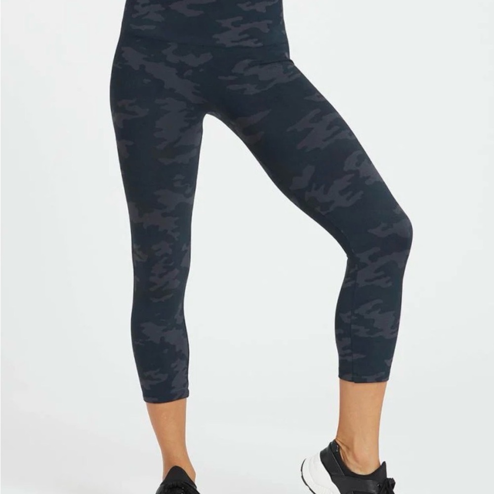 SPANX NWOT Look At Me Now Camo Cropped Leggings Sportcore Sculpt Small